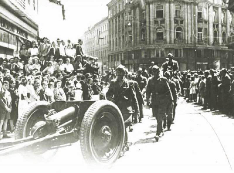 Zagreb, 9. svibnja 1945. godine. Jedinice Druge armije ulaze u Zagreb
